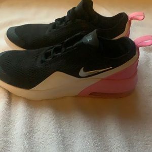 Nike Air Max Motion 2 (GS) Shoes Black Pink White AQ2745-001 Youth 5.5y LIKE NEW